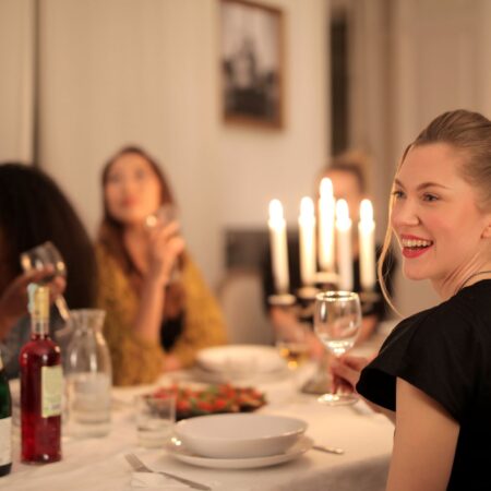 How to Host the Perfect Dinner Party: Menu Planning, Table Setting, and Entertainment Tips