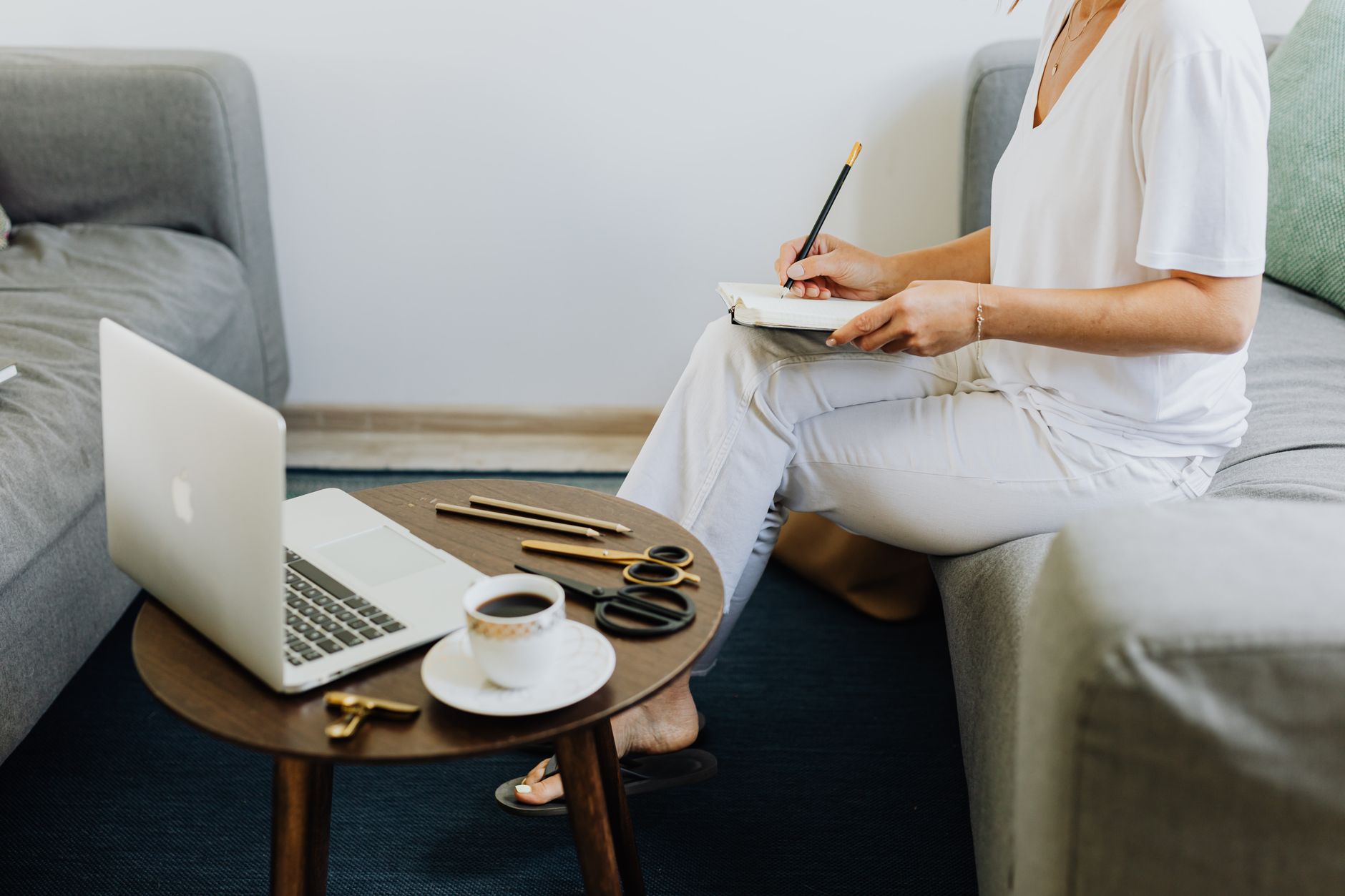 How to Start a Side Hustle: 12 Profitable Ideas for Women with Full-Time Jobs